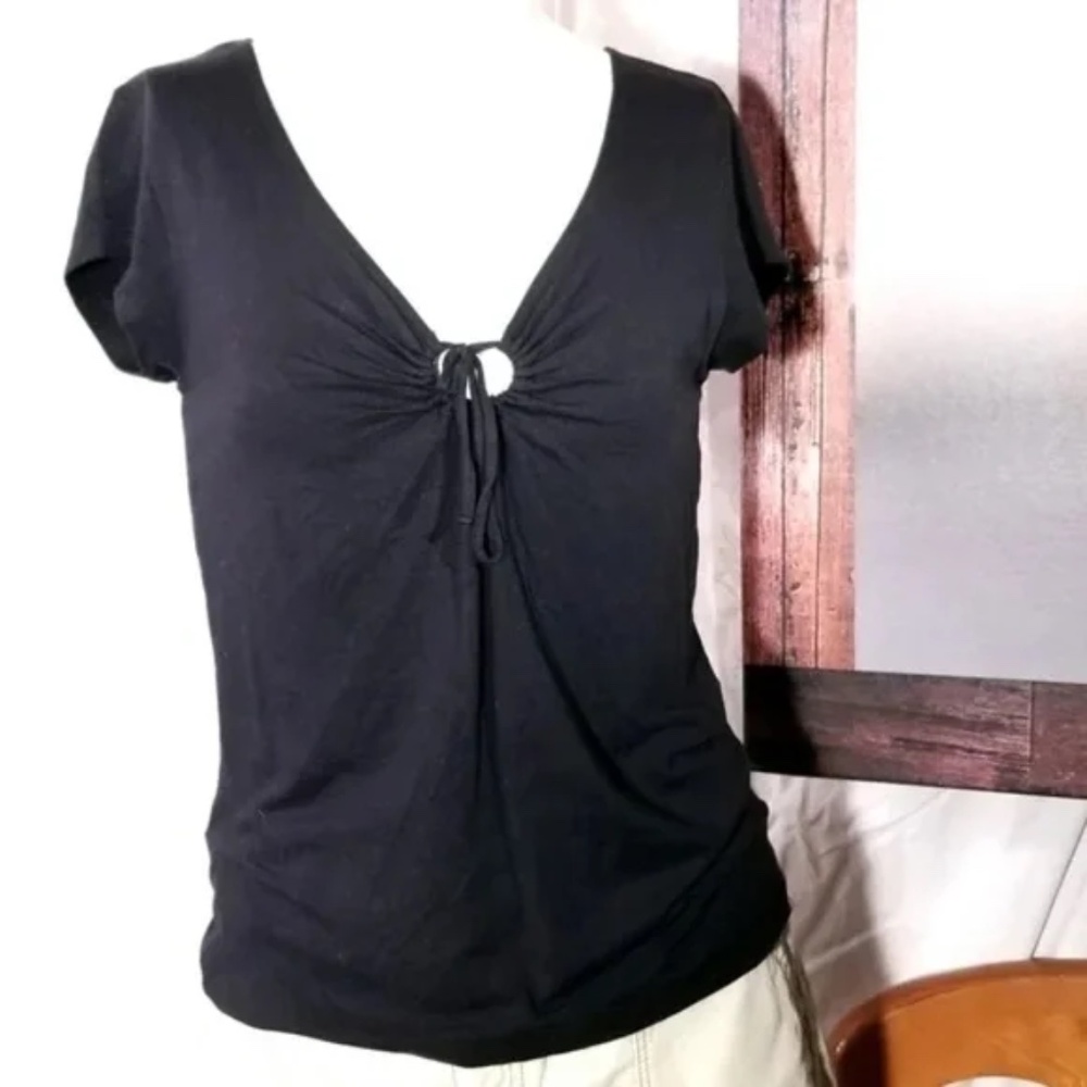 { ❤️ $5}  GAP Cinch Keyhole V Neck Stretch Top